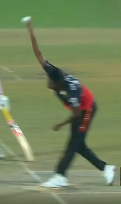Delayed bowling arm